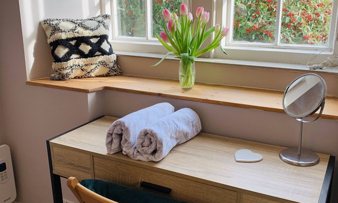 Bradford-on-Avon Apartment | Beautiful weavers cottage, views and garden