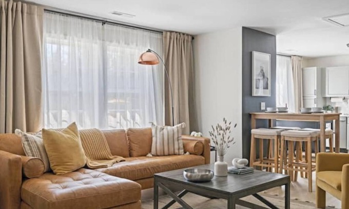 Brevard House | Beautifully decorated 4 bed 2 bath walking distance to downtown