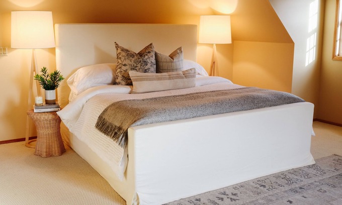 Tolovana Park Cottage | Beautifully furnished cottage, just a few steps from the beach.