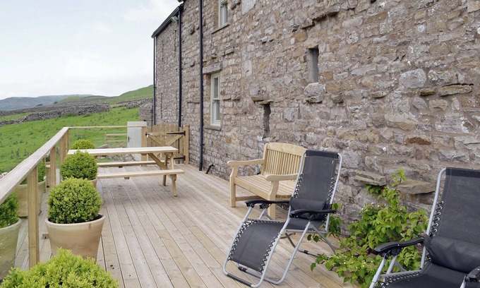 Fremington Cottage | Beautifully presented farmhouse with stunning views and walks from the doorstep.