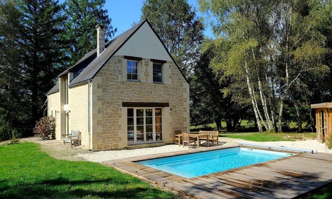 Auriac House | Beautifully located country house with heated pool