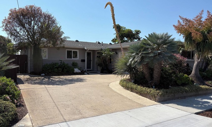 Clairemont House | Beautifully landscaped 3-BR/2BA house. centrally located/beaches,downtown+more