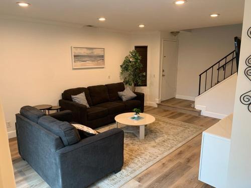 Oak Creek Apartment | Beautifully Remodeled 2BR Prime Irvine Location