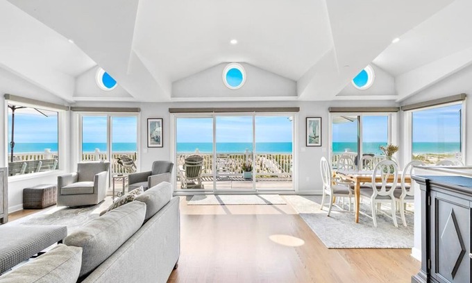 Harvey Cedars House | Beautifully renovated ocean front home in Harvey Cedars