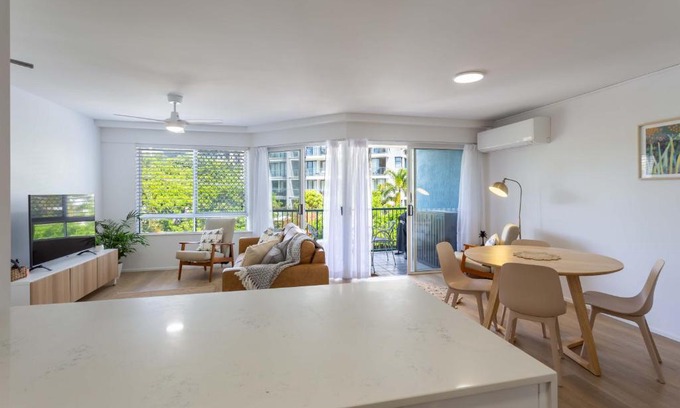 Maroochydore Apartment | Beautifully Renovated Maroochydore Beach Apartment