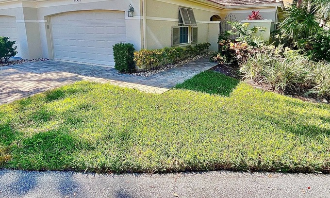 The Meadows Villa | Beautifully updated 3bed/2bath Villa with a 2 car garage in The Meadows!