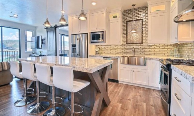 Park City Condo | Beautifully Updated Contemporary Deer Valley Condo