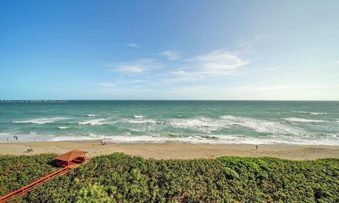 Hutchinson Island South Condo | Beautifully Upgraded 2 bedroom, 2 bath fully furnished beachfront condo.