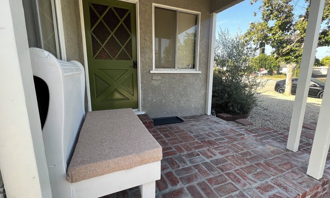 Toluca Woods House | Beauty and Grace 1938 One Bedroom