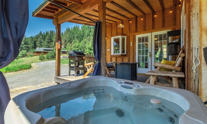Leavenworth Cabin | Beaver Hill Cabin-View, Hot Tub, Propane Firepit