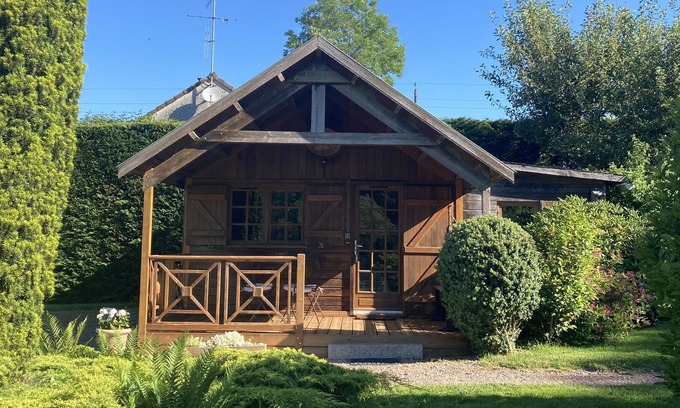 Beaufour-Druval Ski Chalet | Bed and breakfast with terrace in a detached chalet in Normandy