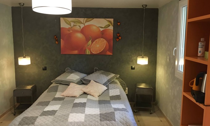 Puget Bed & Breakfast | Bed and Breakfast 'Acidulée' with Shared Pool, Wi-Fi and Air Conditioning