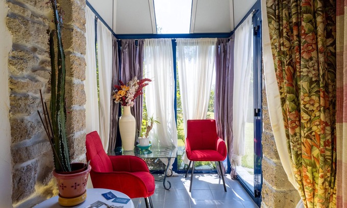 Lannion Bed & Breakfast | Bed and Breakfast 'Chambre Ty Ellen' with Shared Garden and Wi-Fi