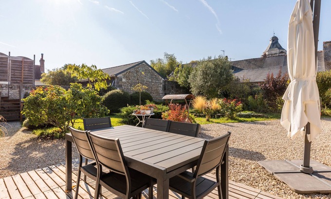 Tavant Bed & Breakfast | Bed and Breakfast 'Destination Paisibleue' with Shared Terrace, Shared Garden and Wi-Fi