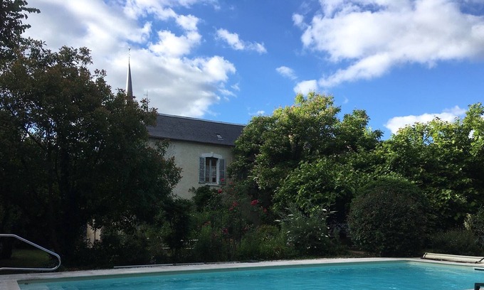 Saint-Fargeau House | bed and breakfast with swimming pool, "the workshop"