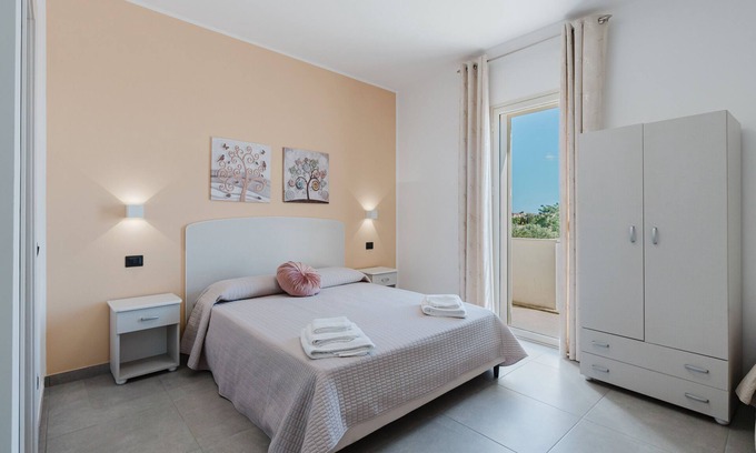 Castelvetrano Apartment | Bed And Breakfast Champagneria 'Room 3' with Shared Terrace, Wi-Fi and Air Conditioning