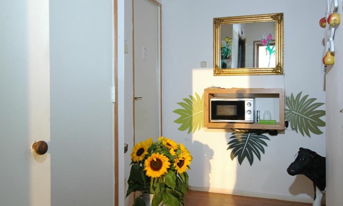 Nieuw-West Bed & Breakfast | Bed and Breakfast Tulip Gallery