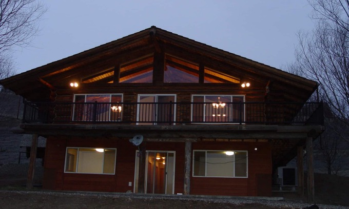 White Bird House | Bed, Barn, Breakfast Log Home 50 Acres Rural Idaho