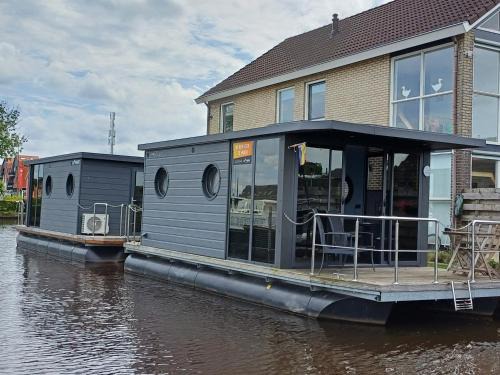 Zuideinde Boat Rental | Bed-on-a-Boat