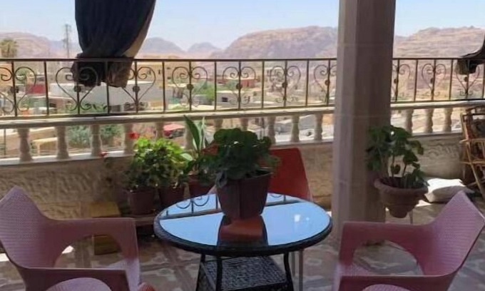 Wadi Musa Apartment | Bedouin Family House
