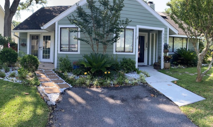 Mount Pleasant House | Bedroom with additional private room for working, exercising and entertainment
