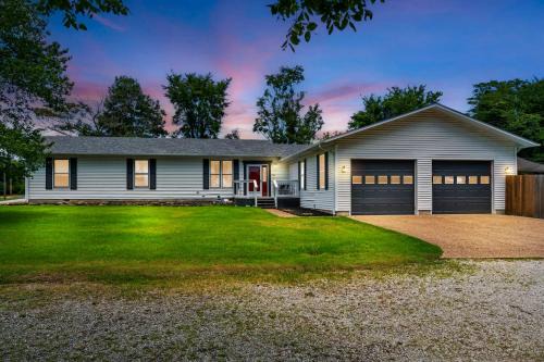 Branson House | Bee Creek Poolside