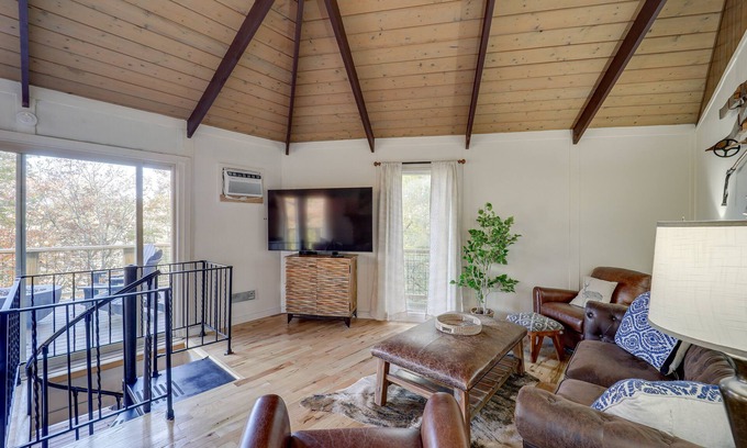 Beech Mountain Cabin | Beech Mountain Cabin w/Hot Tub: 1 Mi to Slopes!