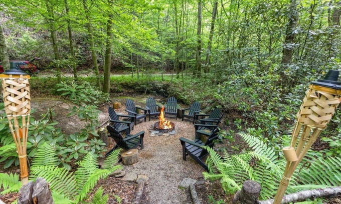 Heidelberg Apartment | Beech Timber- 30 Acre Secluded Glamping in RRG!