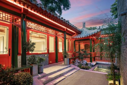 Wangfujing Shopping Area Hotel | Beijing Xin xiang YaYuan Countyard Hotel&NearWang Fu Jing Forbidden City Lama Temple and Summer palace,5 minutes walk from subway ,Free Laundry and coffee