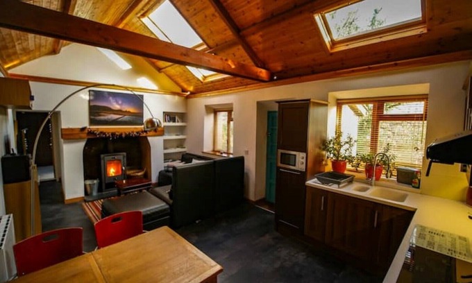 Margam Cottage | Beili Glas Cottage - Hideaway near nature.