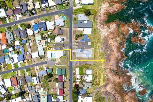 Anna Bay House | Bel Air, 8A Ocean Ave - pet friendly, water views and air con