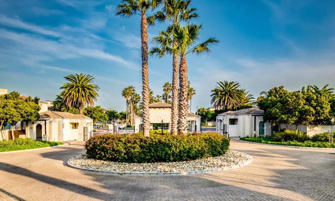 Cape Town Apartment | Belina - Bougain Villas Estate View