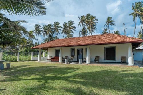 Dickwella Bed & Breakfast | Beliwatta Beach Villa Talalla