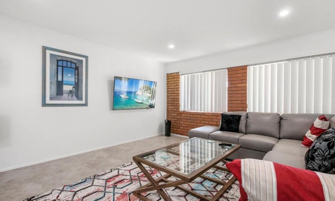 Dicky Beach House | Bell Street 36 Dicky Beach