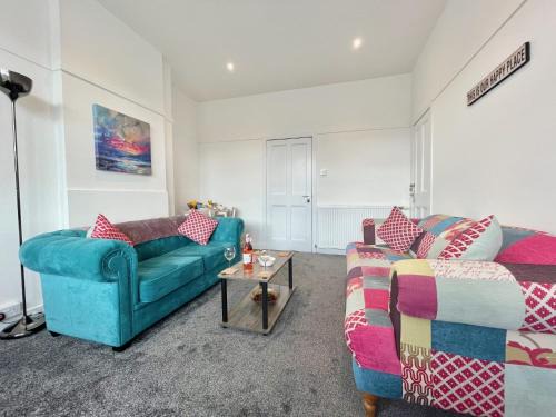 Cardonald Apartment | Bella House - 3 bed house in Glasgow