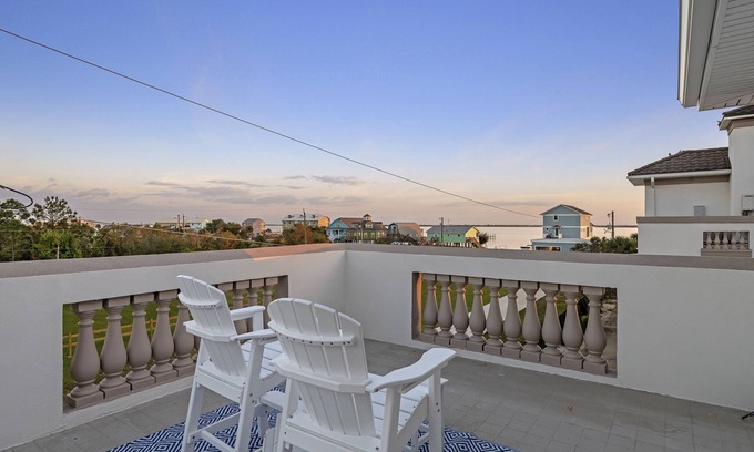 Ono Island House | Bella Villa Guest Suite - Amazing Location, Bay Access!