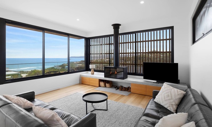 Fairhaven House | Bella Vista I Ocean Views I Walk to Beach