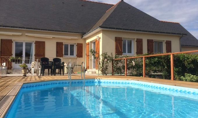 Baugeois Vallee Apartment | Bella Vista Studio apartment stunning views