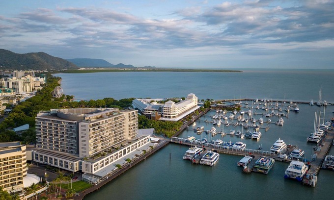 Cairns Central Business District Apartment | Belle Escapes 52 Harbour Lights with Ocean View