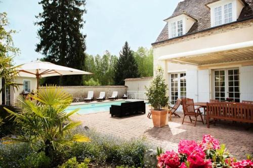 Houx House | Belle maison à Houx avec piscine privée