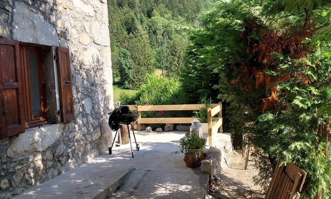 Corbel House | Belle Maison Chartrousine