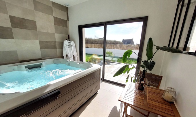 Plozevet House | Belle Maison de Plain-pied Proche de la mer Avec son SPA Intérieur Privatif