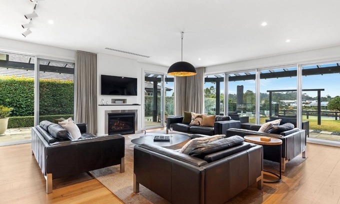 Pokolbin House | BELLEVIEW HUNTER - THE VINTAGE HOLIDAY HOUSES