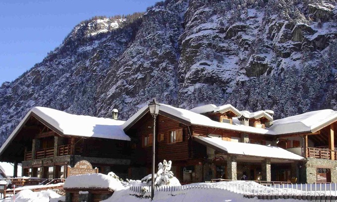 Antey-Saint-Andre Apartment | Belvilla by OYO Chalet Antey Quadri B