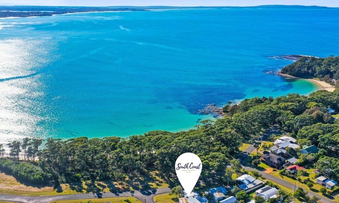 Bendalong House | Bendalong Beachside has ocean glimpses
