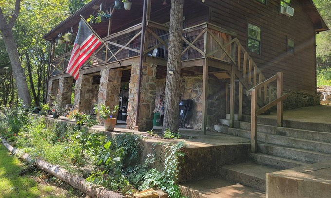 Mountain View Cabin | BenevaBluff - Private cabin on 5 acres located near everything