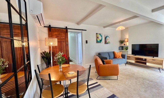 Devonport Apartment | Bespoke Stays - Holiday Beach Side Apartment