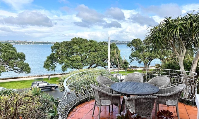 Devonport House | Bespoke Stays - Timeless Elegance
