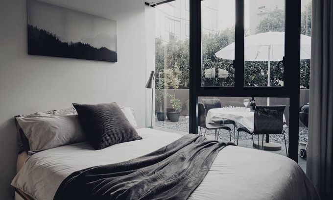 South Yarra Apartment | Bespoke Yarra River Living Courtyard Chapel Street Shops Cafés Netflix