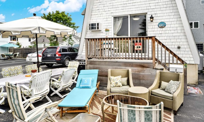 Old Orchard Beach House | BEST BEACH LOCATION OCEANVIEW OOB 2 STOREY COTTAGE 3 BEDROOM &AMAZING PATIO AREA